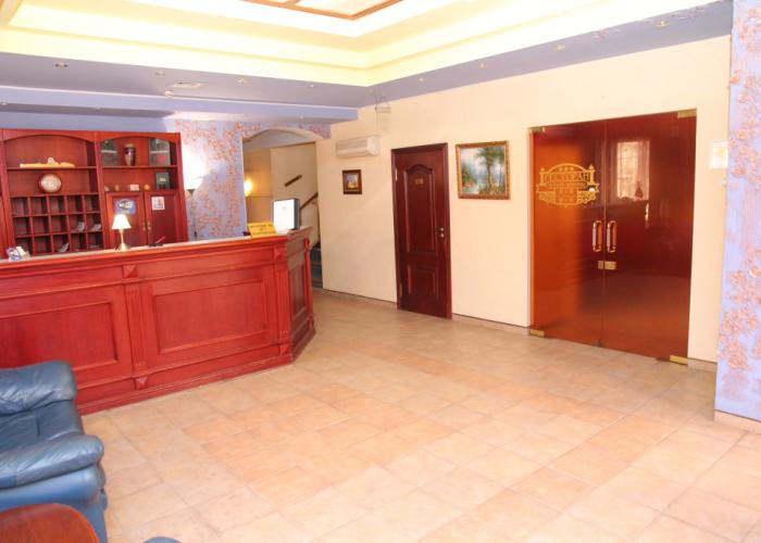 Chetyire Koronyi Hotel