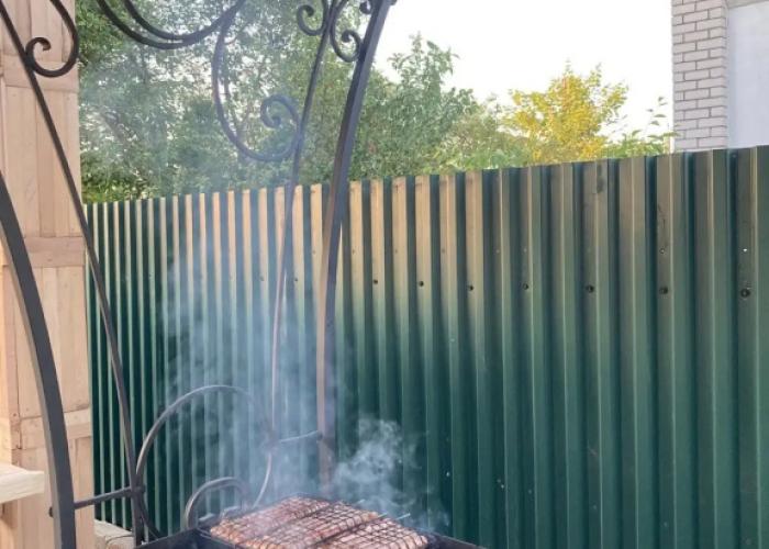 Uyutnaya Kvartira-Studiya S Mangalnoj Zonoj Apartments