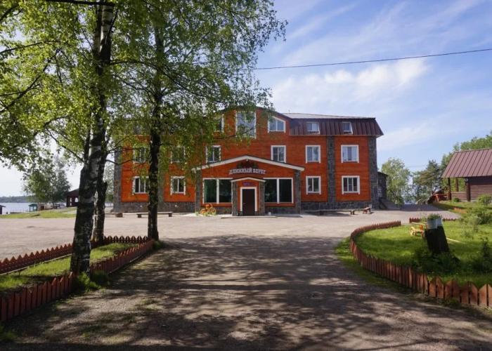 Dlinniy bereg Hotel