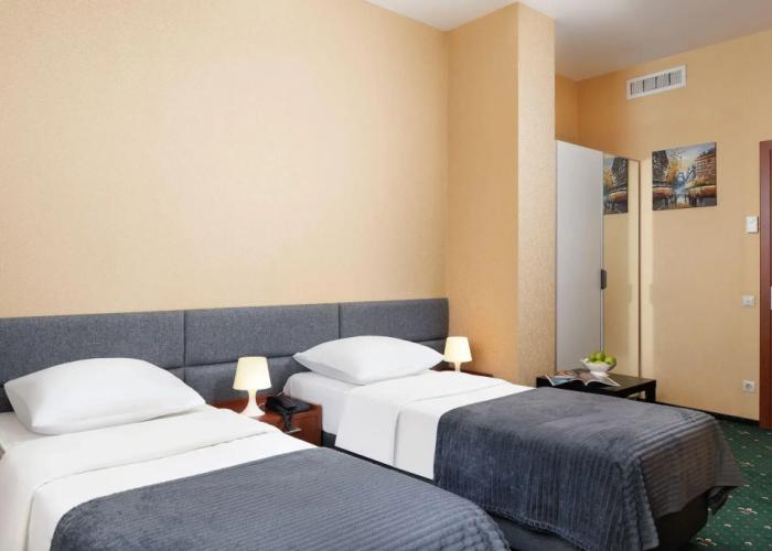 Grin Hotel