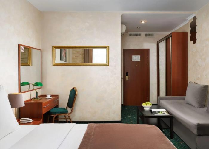 Grin Hotel