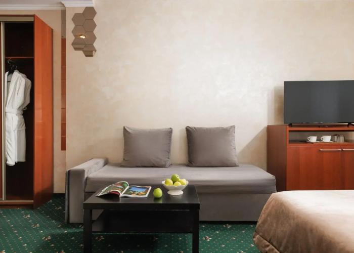 Grin Hotel