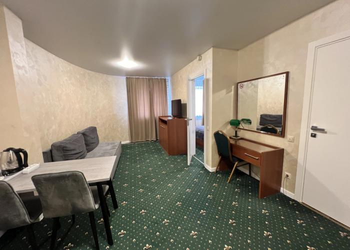 Grin Hotel