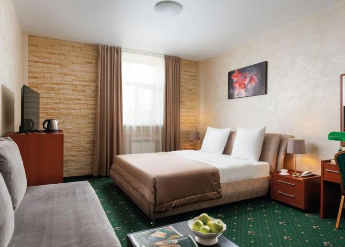 Grin Hotel