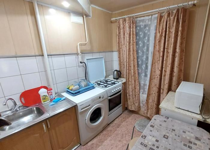 Tryokhkomnatnaya Prostornay (vmectimost do 11 chel.) S Izolirovannymi Komnatami V Tsentre Goroda Flat