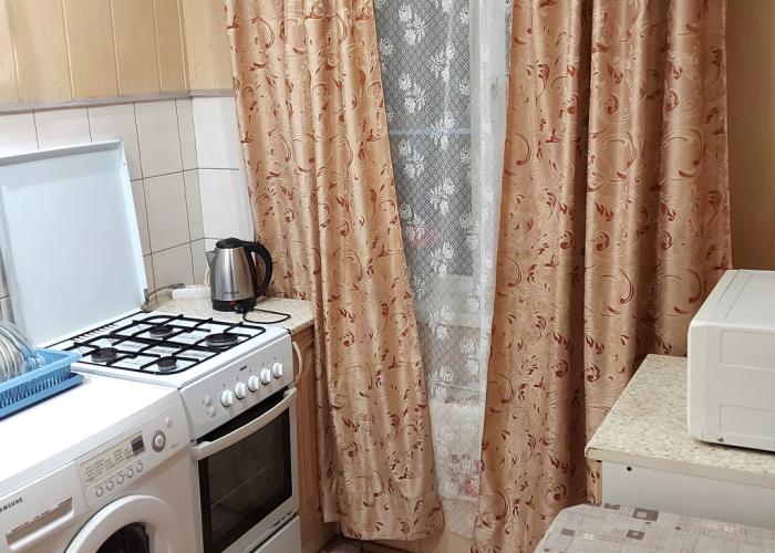 Tryokhkomnatnaya Prostornay (vmectimost do 11 chel.) S Izolirovannymi Komnatami V Tsentre Goroda Flat