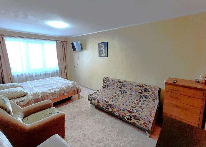 Tryokhkomnatnaya Prostornay (vmectimost do 11 chel.) S Izolirovannymi Komnatami V Tsentre Goroda Flat
