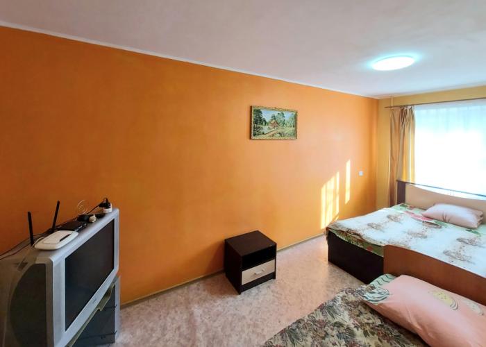 Tryokhkomnatnaya Prostornay (vmectimost do 11 chel.) S Izolirovannymi Komnatami V Tsentre Goroda Flat