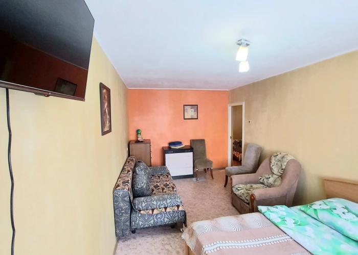 Tryokhkomnatnaya Prostornay (vmectimost do 11 chel.) S Izolirovannymi Komnatami V Tsentre Goroda Flat