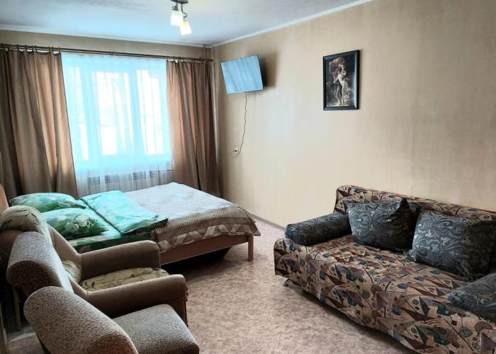 Tryokhkomnatnaya Prostornay (vmectimost do 11 chel.) S Izolirovannymi Komnatami V Tsentre Goroda Flat