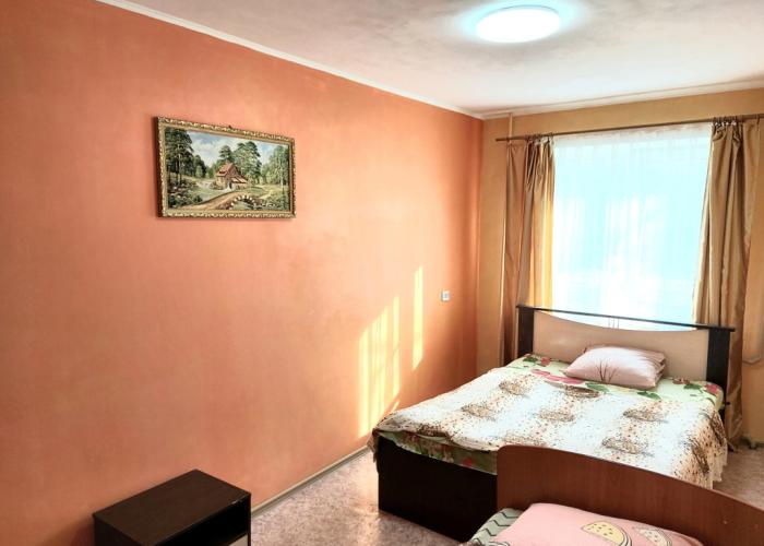Tryokhkomnatnaya Prostornay (vmectimost do 11 chel.) S Izolirovannymi Komnatami V Tsentre Goroda Flat