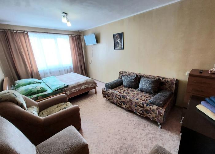 Tryokhkomnatnaya Prostornay (vmectimost do 11 chel.) S Izolirovannymi Komnatami V Tsentre Goroda Flat
