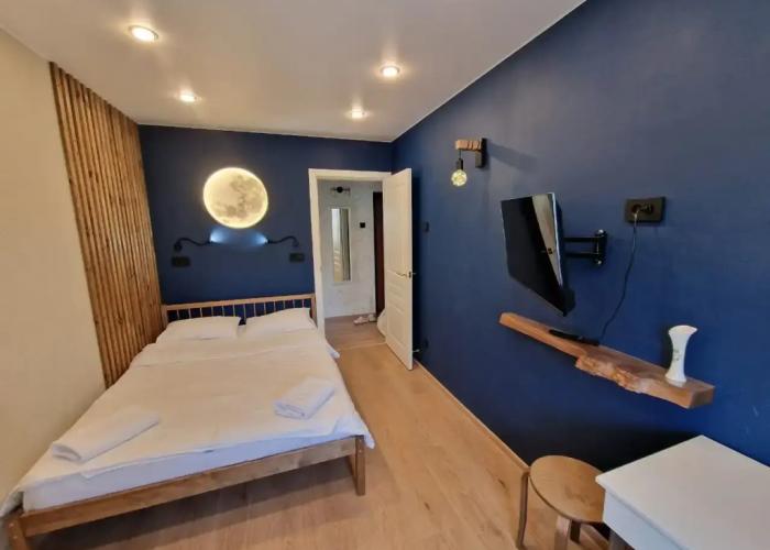 The Moon seti Baget Apartments