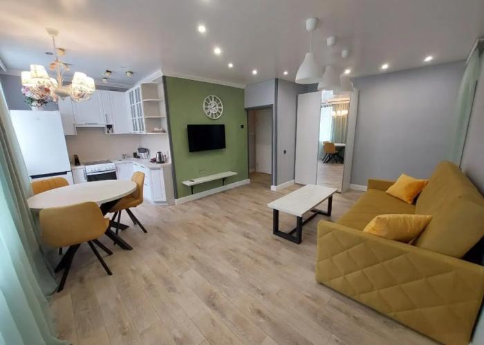 TroeSutokApart Komsomolskaya 50/3 Flat