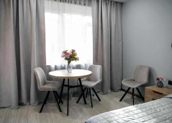 TroeSutokApart Komsomolskaya 48 Flat