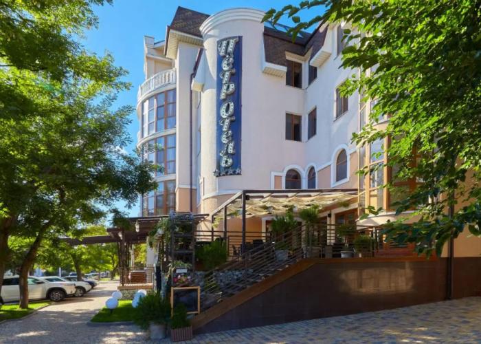 Petr Hotel