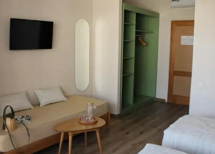 Sea Land Hotel
