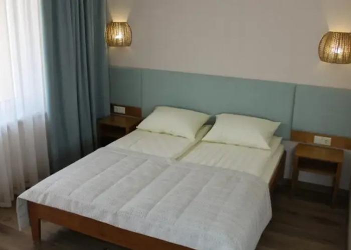 Sea Land Hotel