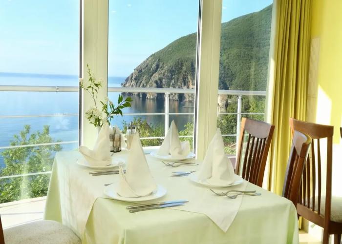 Mazhestik Hotel