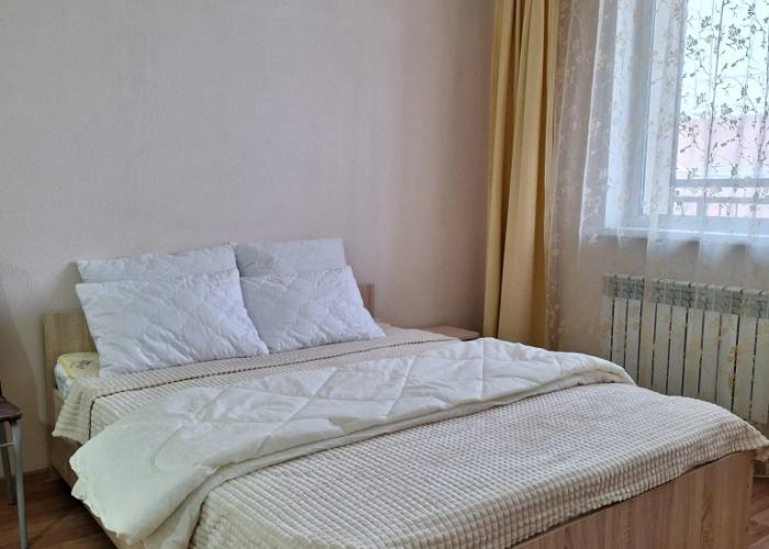 U Aeroporta Tolmachevo Flat