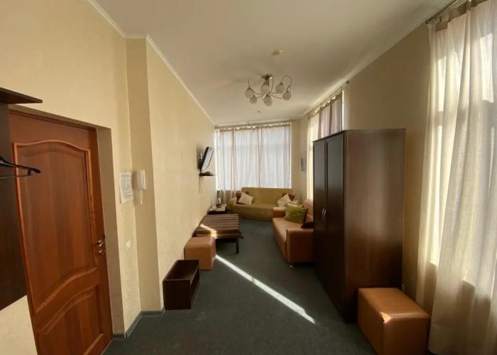R House Mini-Hotel