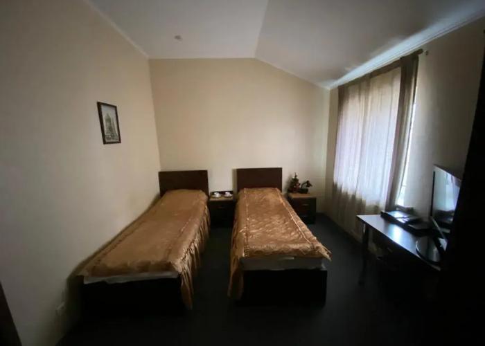 R House Mini-Hotel