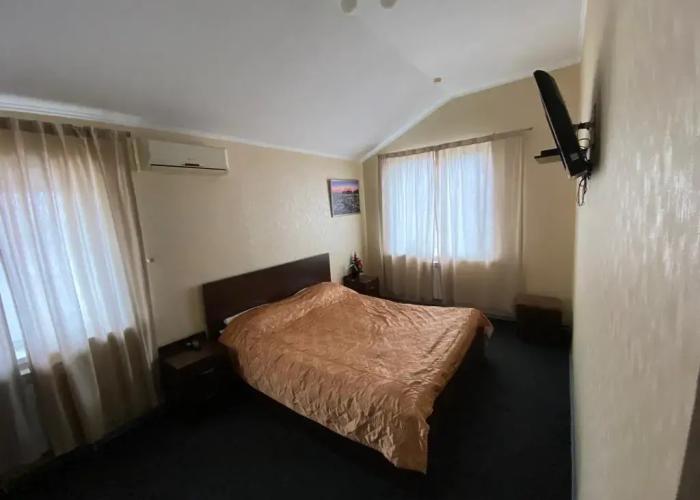 R House Mini-Hotel
