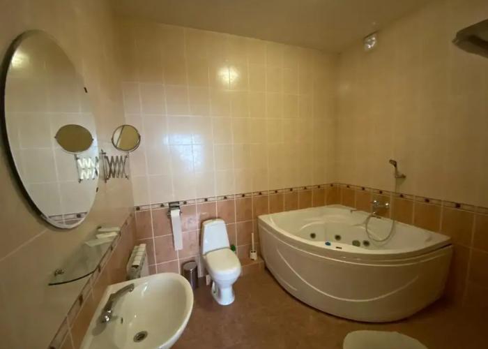 R House Mini-Hotel