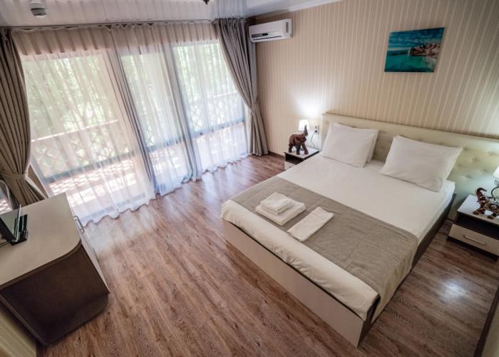 Green Wood Mini-Hotel