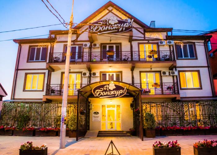 Bonzhur Hotel