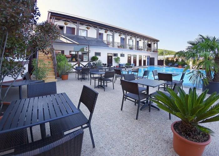 Bonzhur Hotel