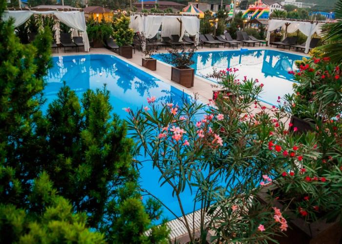 Bonzhur Hotel