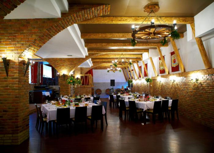 Delmont Hotel