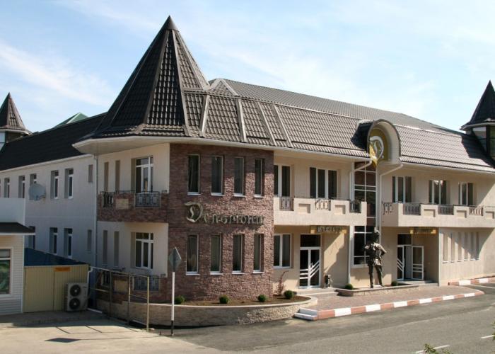 Delmont Hotel