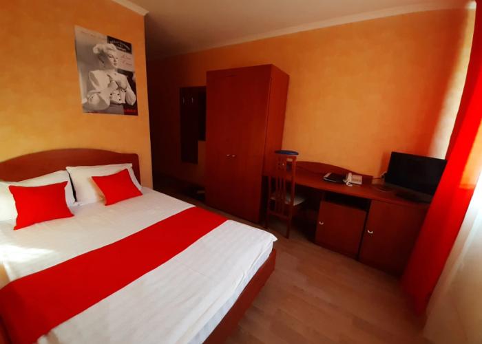 MAXROOMS Volga HOLLYWOOD