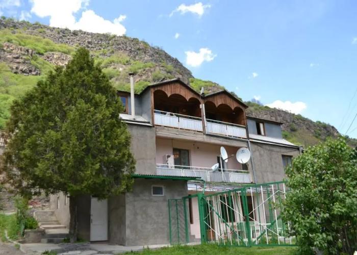 Iris Guest House