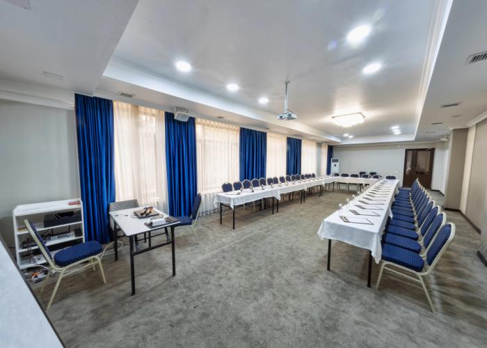 Osh Grand Hotel Chavo
