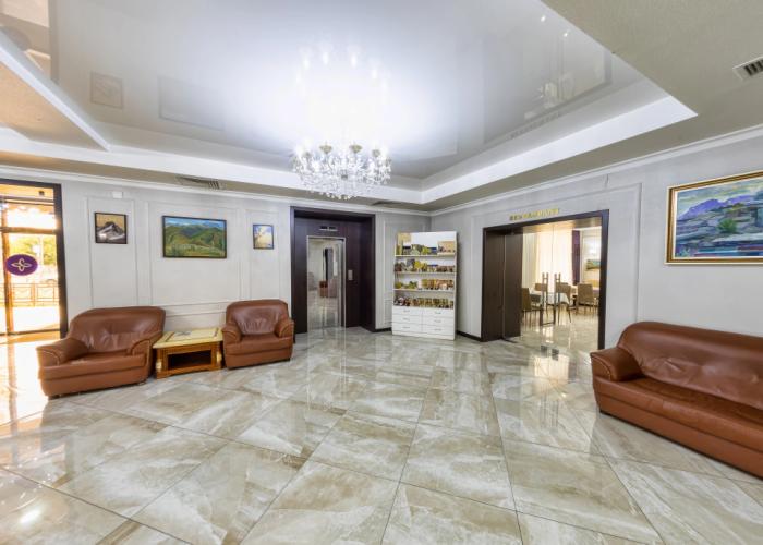 Osh Grand Hotel Chavo