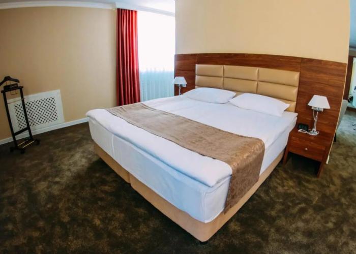 Osh Grand Hotel Chavo