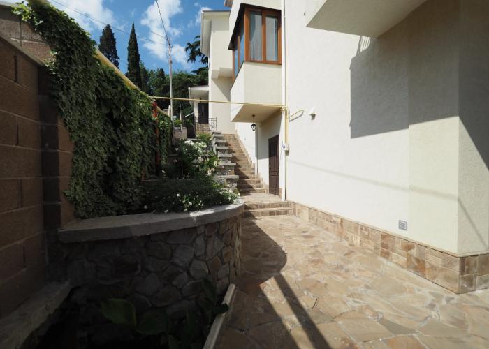 Peyzazh Guest House