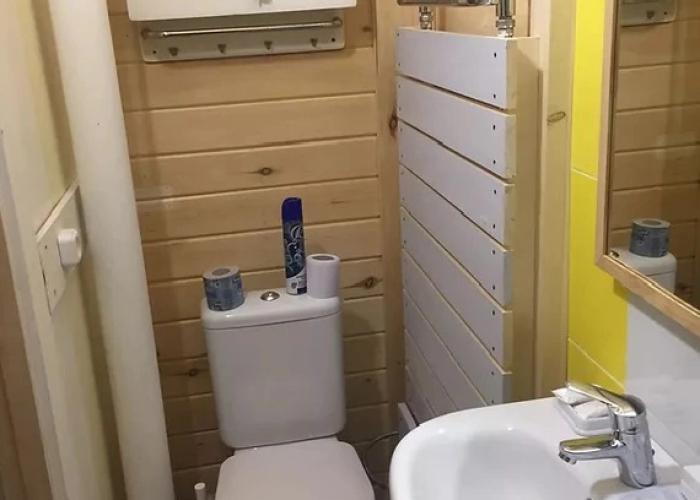Kamorka S Lezhankoj U Okna Hotel
