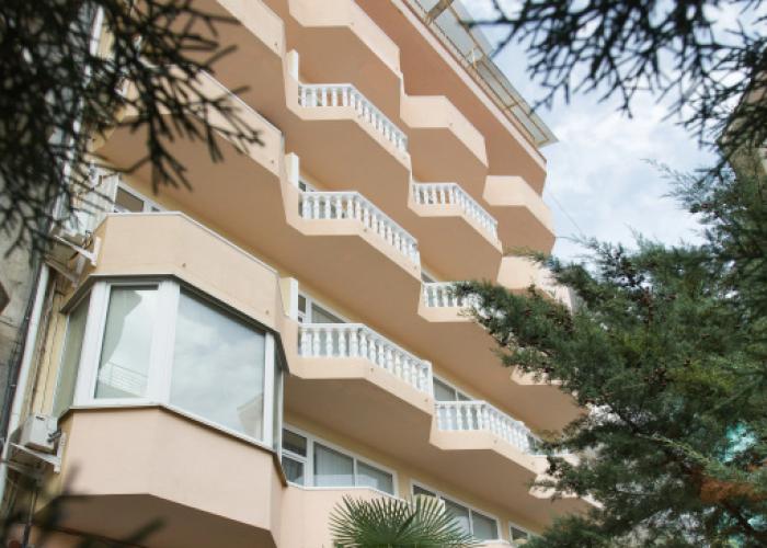 Lambat Hotel