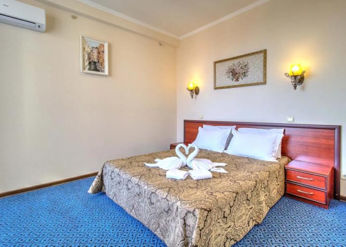 Lambat Hotel