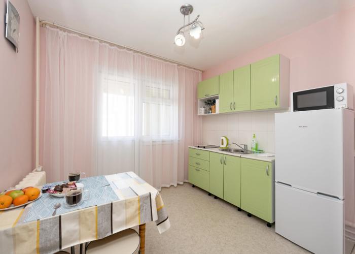 Ilne 1k rjadom kul'turno-delovym centrom Flat