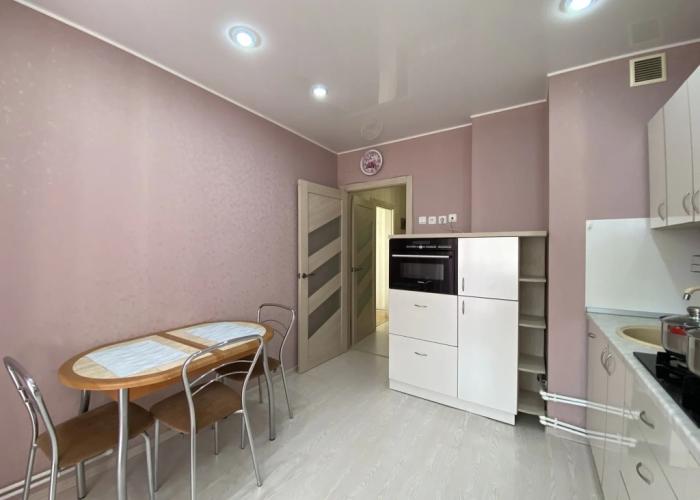Ilne 1k rjadom Filarmonija, Muzej, Departament obrazovanija Flat