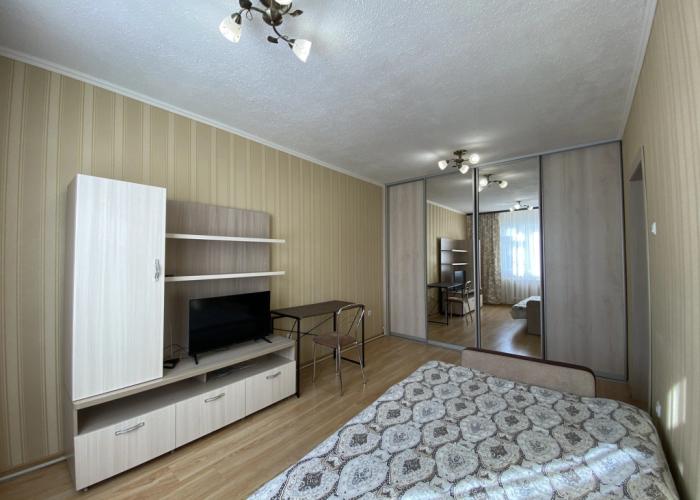 Ilne 1k rjadom Filarmonija, Muzej, Departament obrazovanija Flat