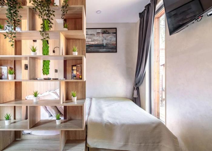 Ultramodern house for two in New Moscow