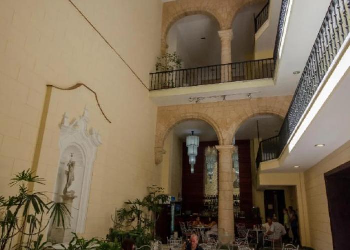 Palacio Del Marques De San Felipe Y Santiago