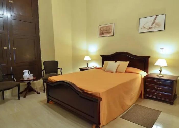 Hotel E La Avellaneda