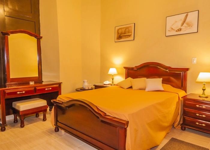 Hotel E La Avellaneda
